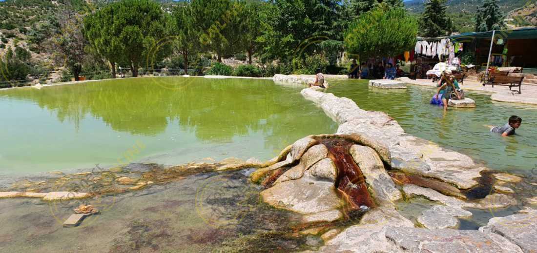 водоём с зеленоватой водой в Эфесе